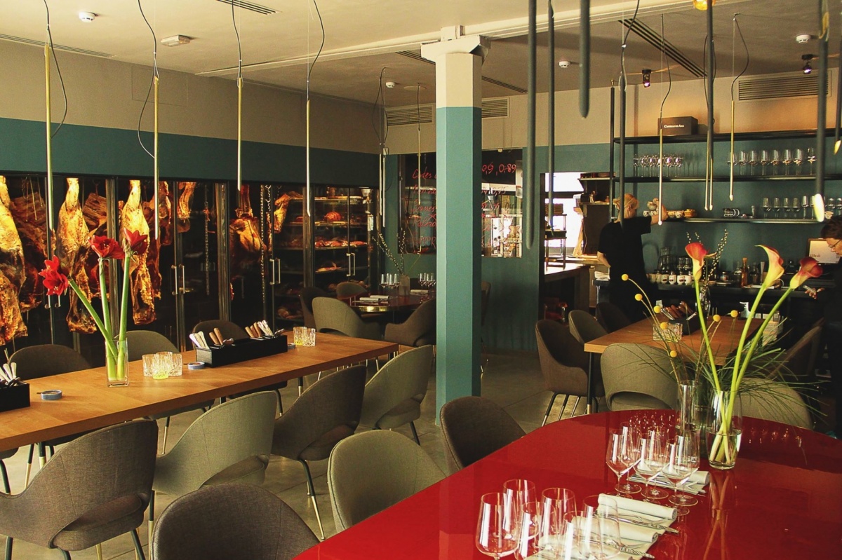 Max’s Beef for Money Max’s Beef for Money