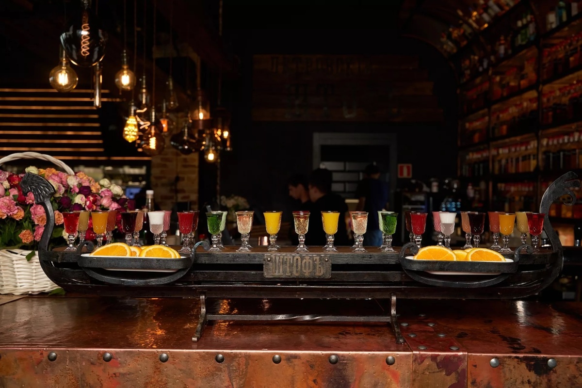 Петровский Штофъ Петровский Штофъ